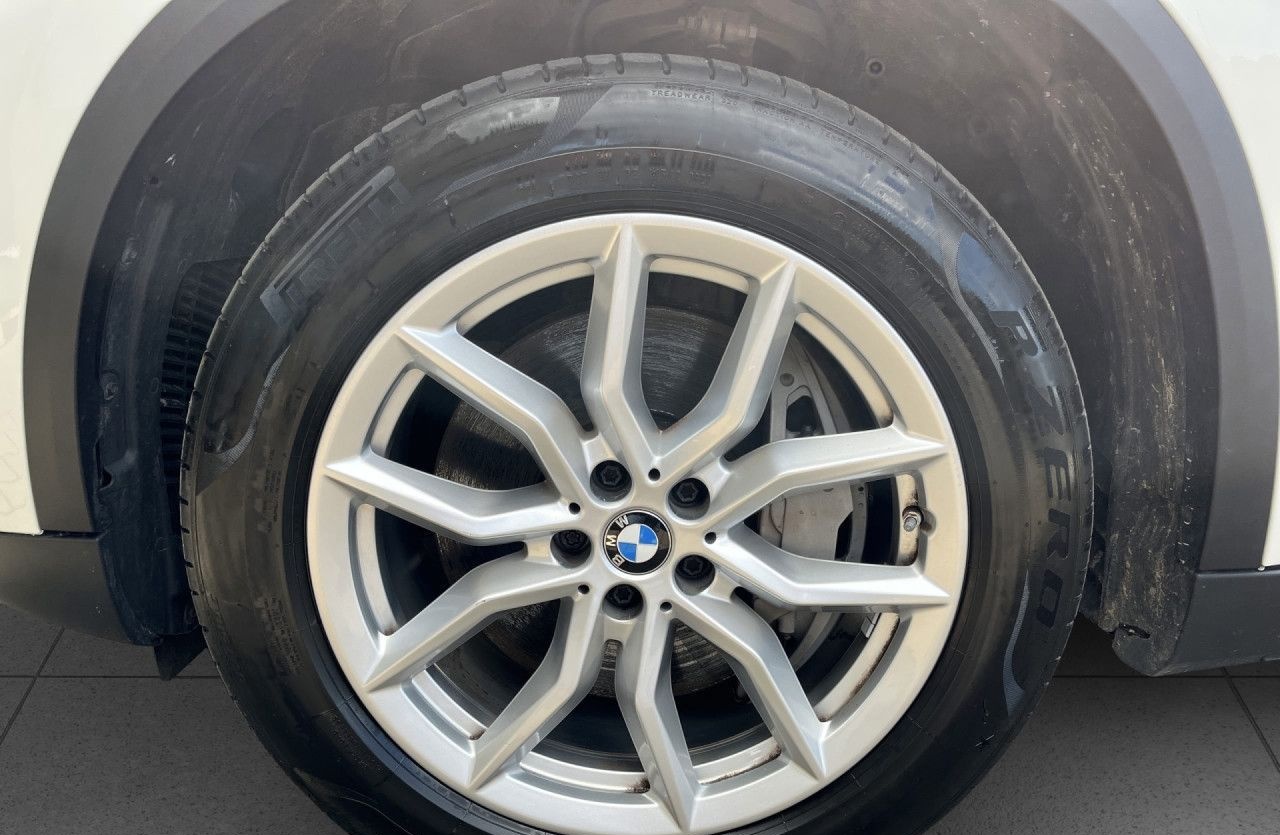 BMW X5 xDr45e Pano AHK SpoSi St&Go 360° HUD adap foto 17