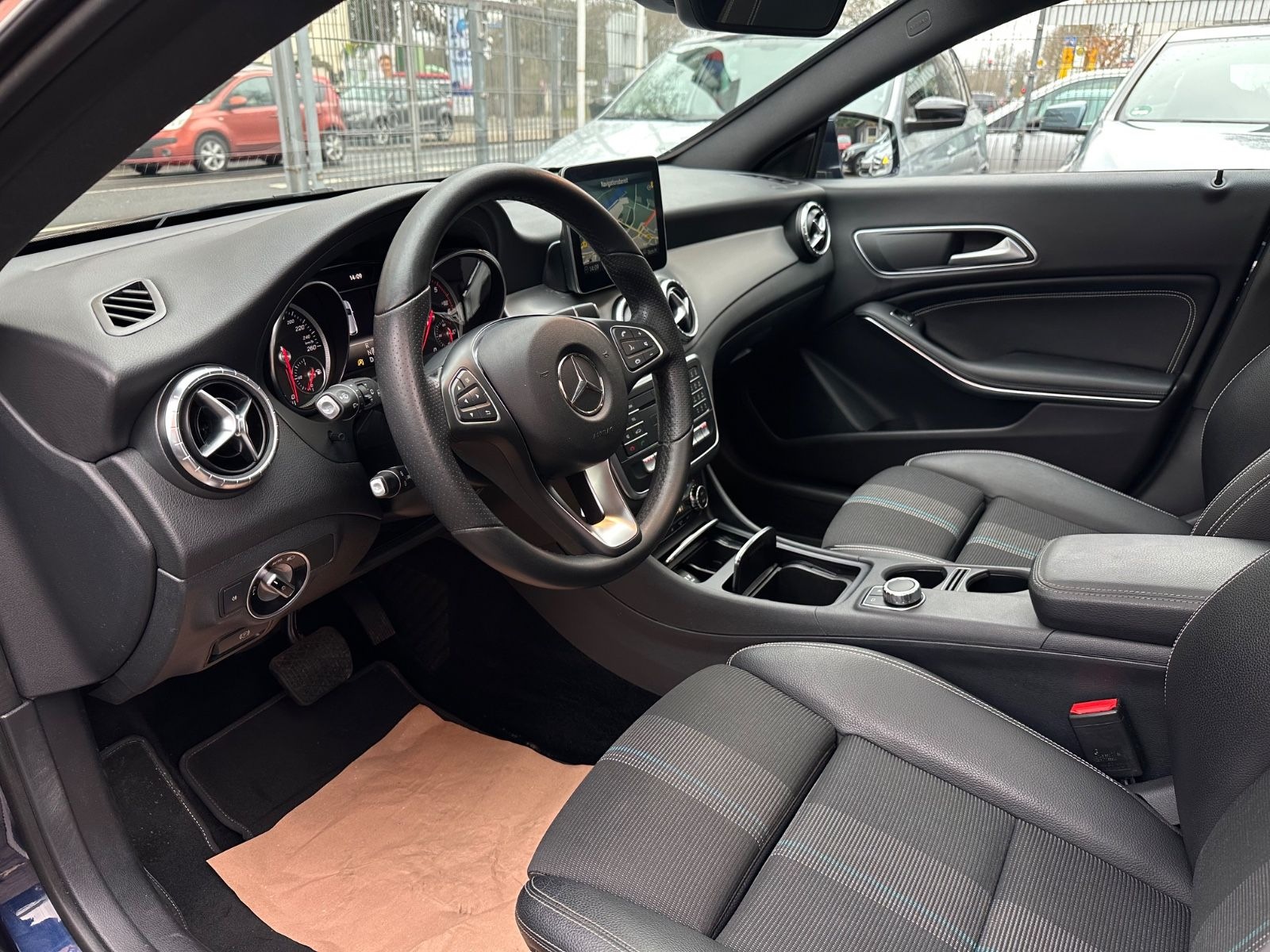 Mercedes-Benz CLA  SB 200 CDI / d 4Matic AHK PANORAMA KAMERA foto 14