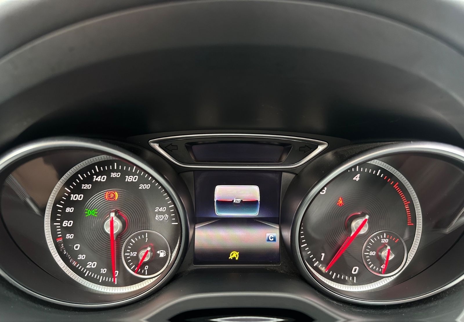 Mercedes-Benz CLA  SB 200 CDI / d 4Matic AHK PANORAMA KAMERA foto 18