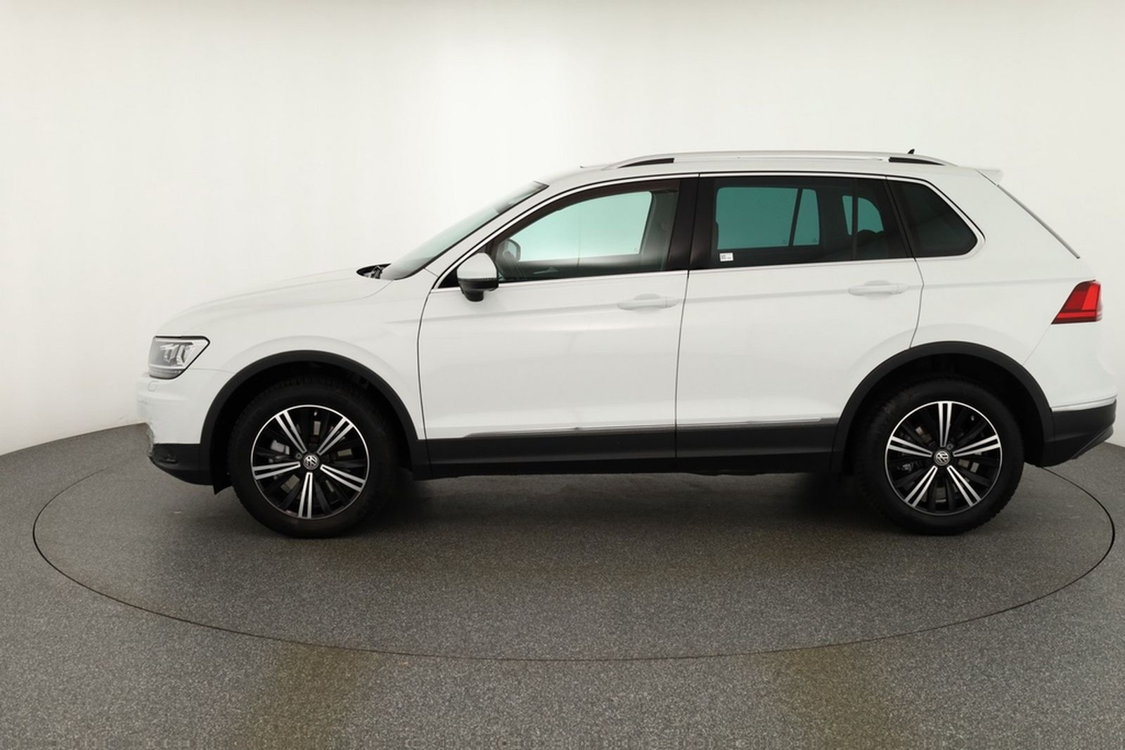 Volkswagen Tiguan 2.0 TSI DSG Highline 4Motion Panorama ACC foto 2