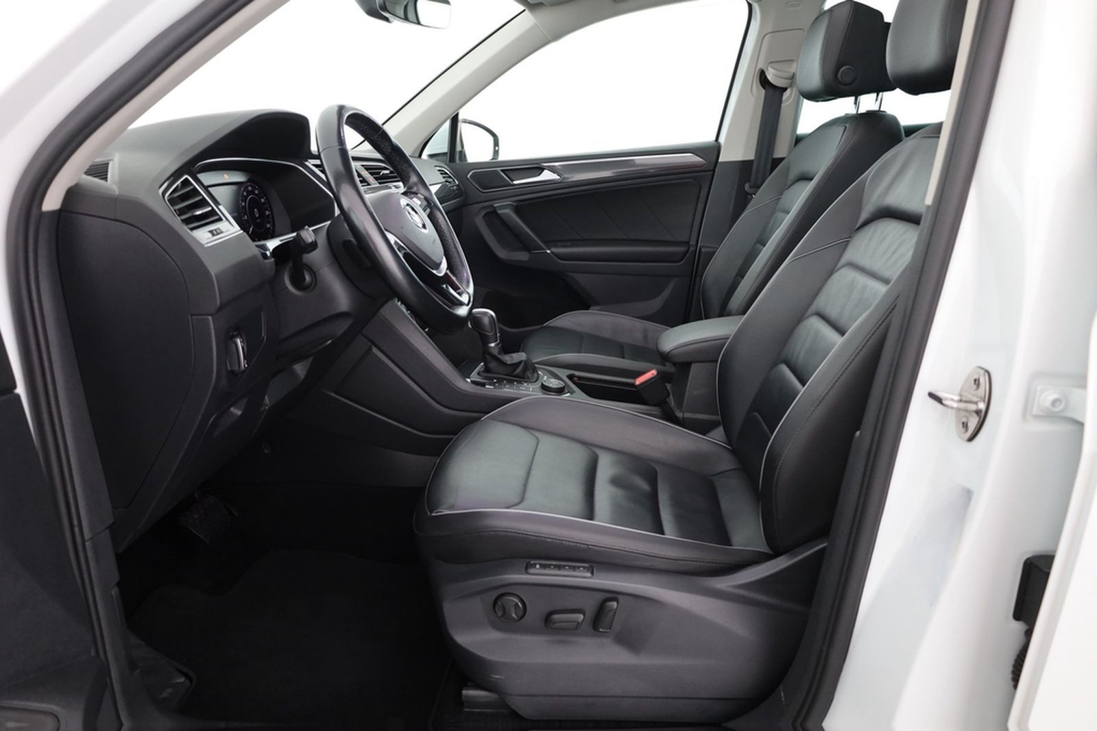 Volkswagen Tiguan 2.0 TSI DSG Highline 4Motion Panorama ACC foto 23