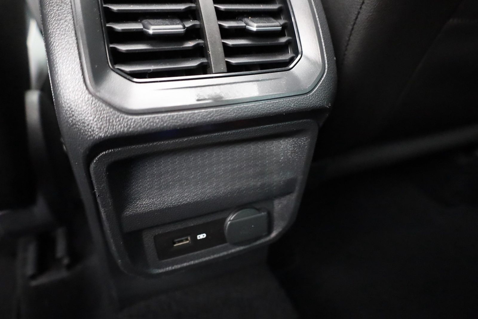 Volkswagen Tiguan 2.0 TSI DSG Highline 4Motion Panorama ACC foto 32