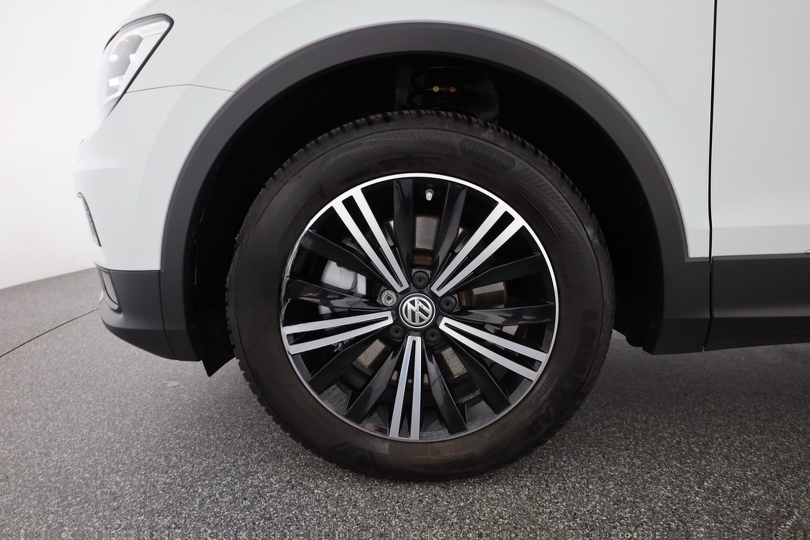 Volkswagen Tiguan 2.0 TSI DSG Highline 4Motion Panorama ACC foto 36