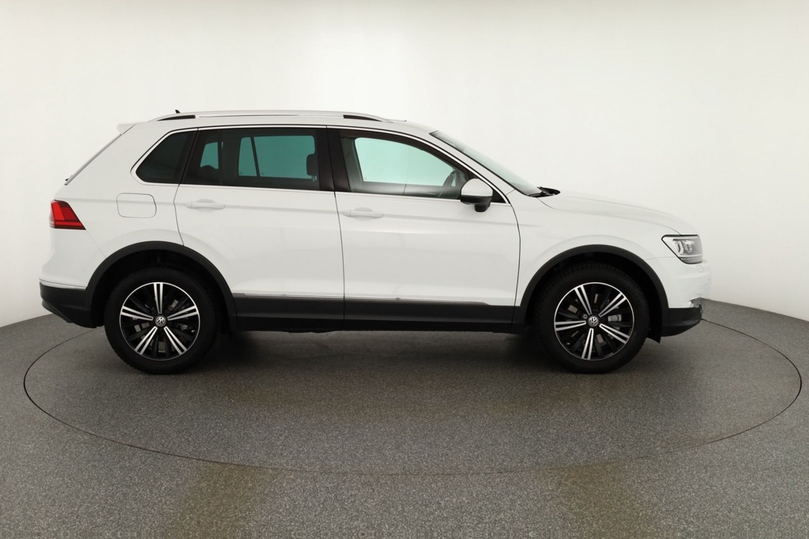 Volkswagen Tiguan 2.0 TSI DSG Highline 4Motion Panorama ACC foto 6