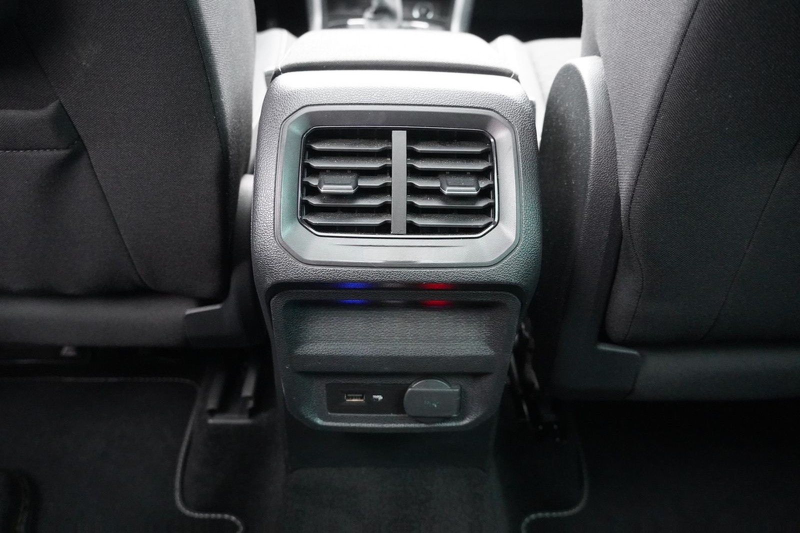 Volkswagen Tiguan 1.5 TSI DSG Join LED Navi AHK ACC Kamera foto 24
