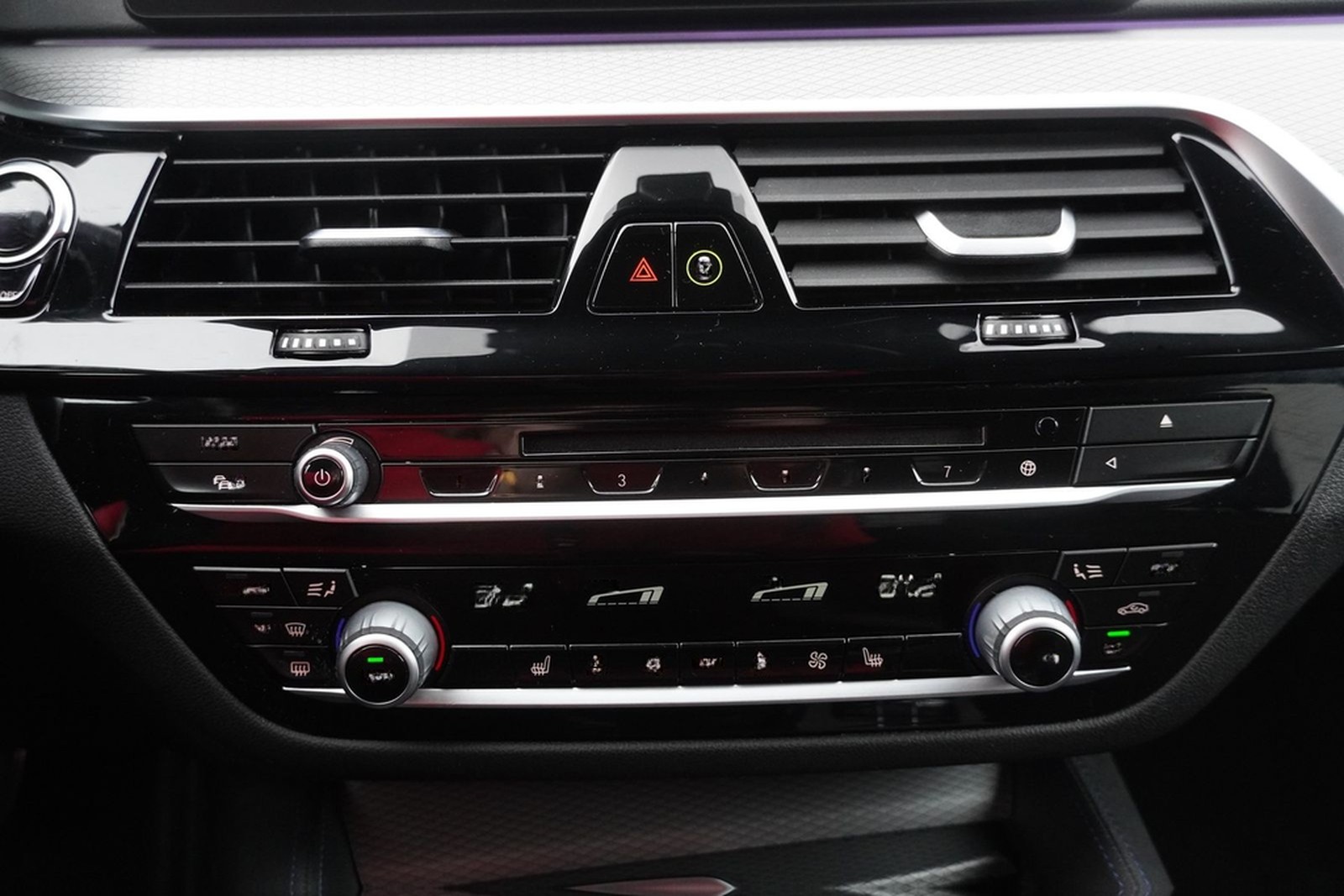 BMW 530i M Sport Aut. Klimaaut. LED Navi Sitzheizung foto 14