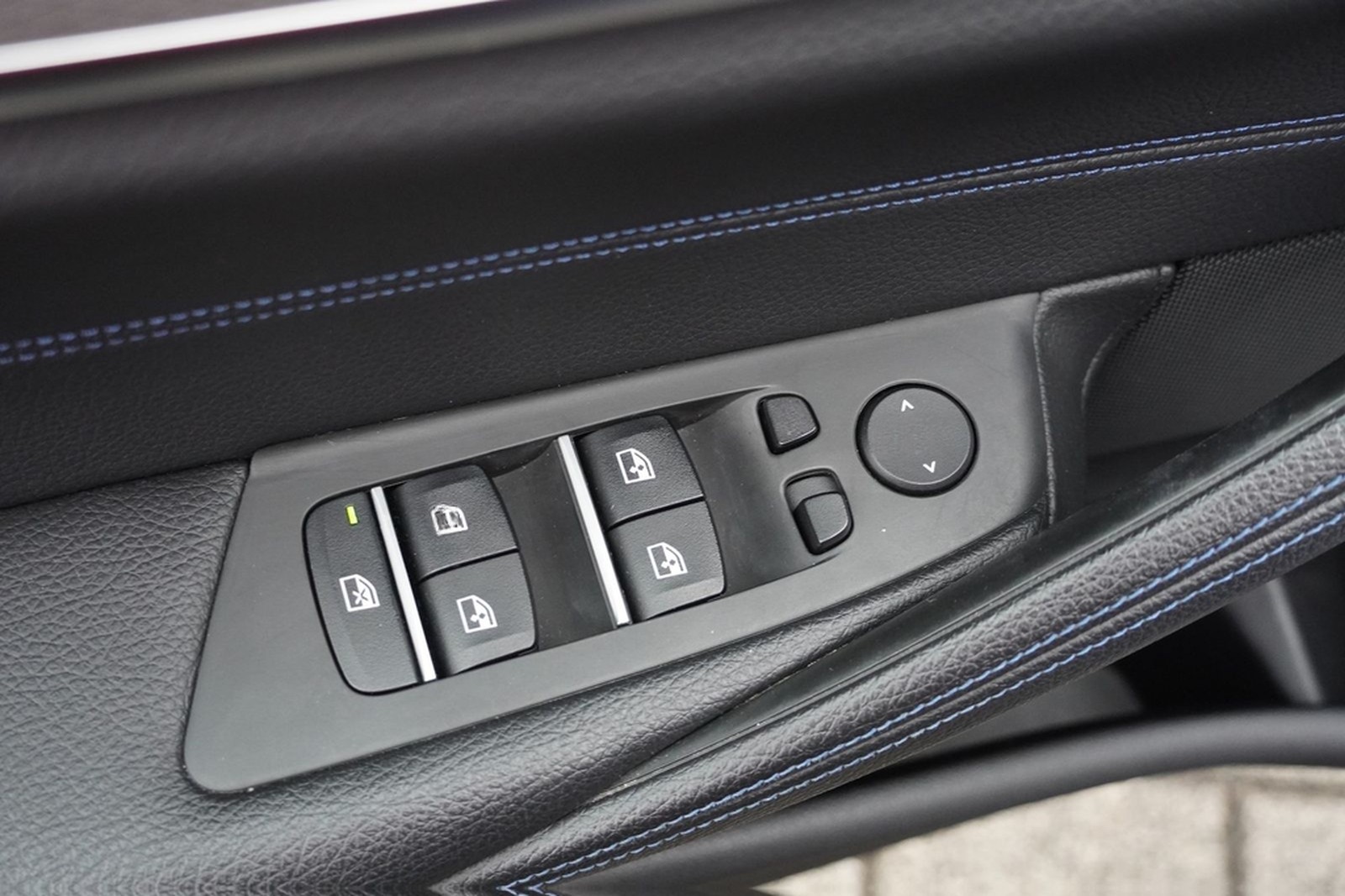 BMW 530i M Sport Aut. Klimaaut. LED Navi Sitzheizung foto 28
