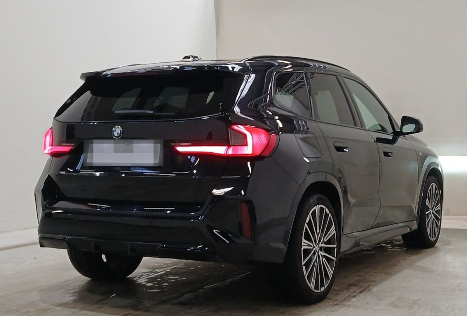 BMW X1 23d xDrive M Sport AHK/MMRY/MASSAGE/HUD/PANO foto 2