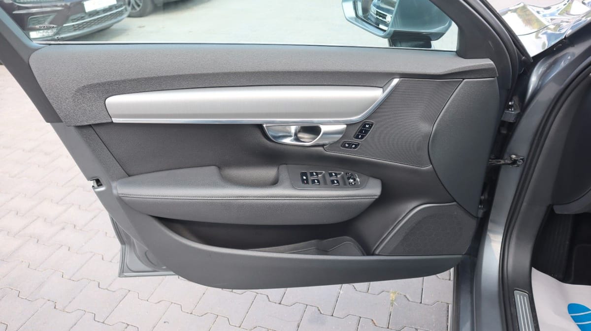 Volvo V90 Momentum CarPlay LED Memory AHK R.Cam SENSUS foto 8