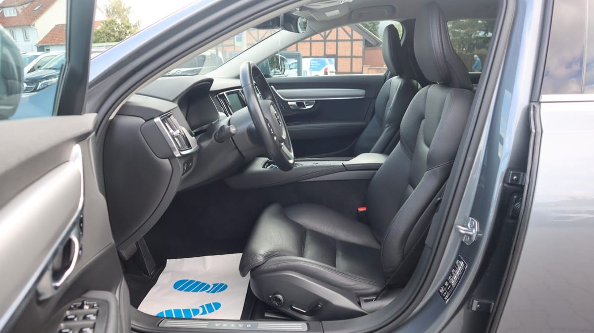 Volvo V90 Momentum CarPlay LED Memory AHK R.Cam SENSUS foto 9