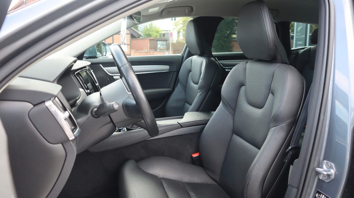 Volvo V90 Momentum CarPlay LED Memory AHK R.Cam SENSUS foto 10