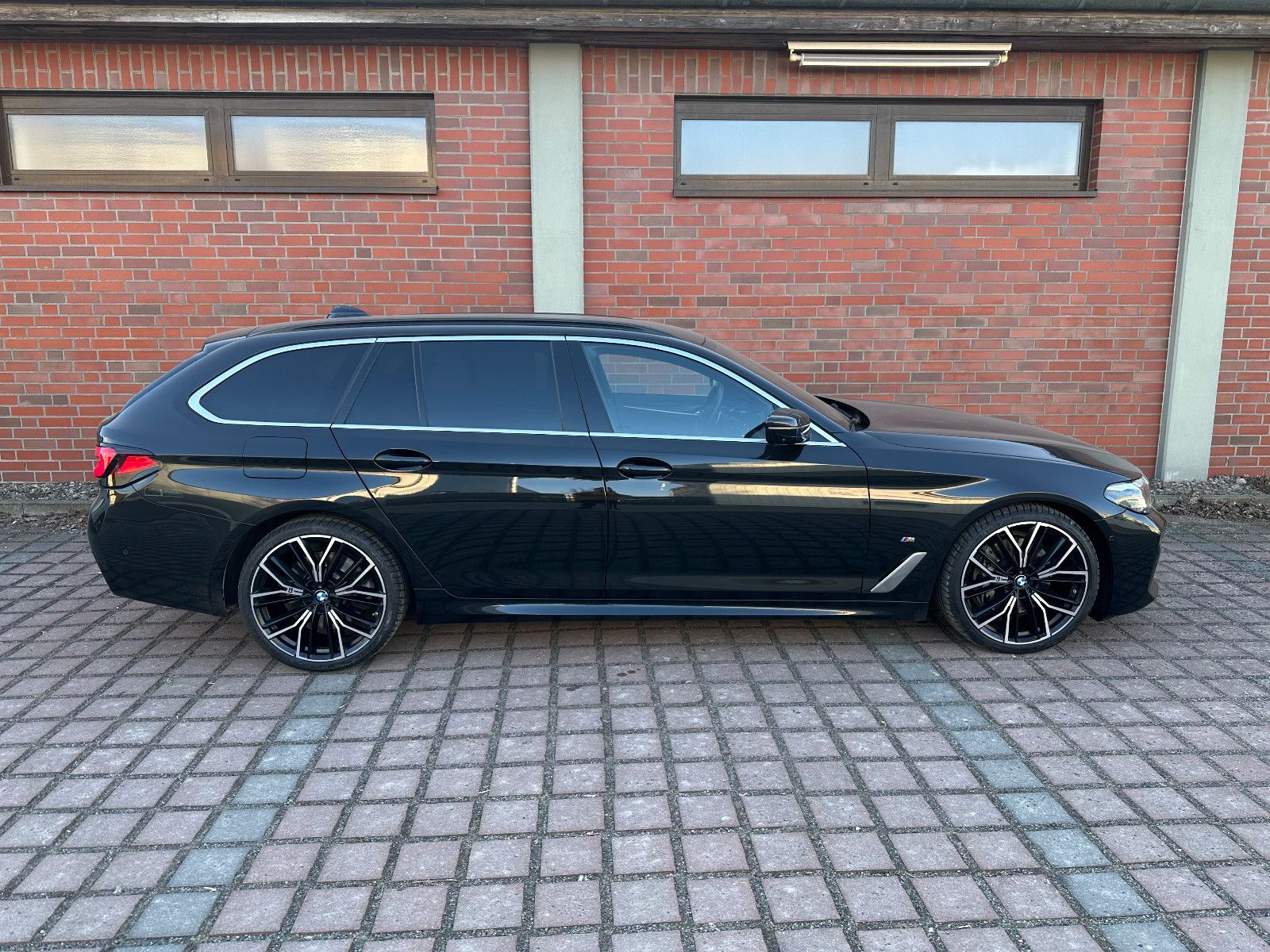 BMW 530d xDrive M-Sport,Massage,Standheizung,8fach foto 24
