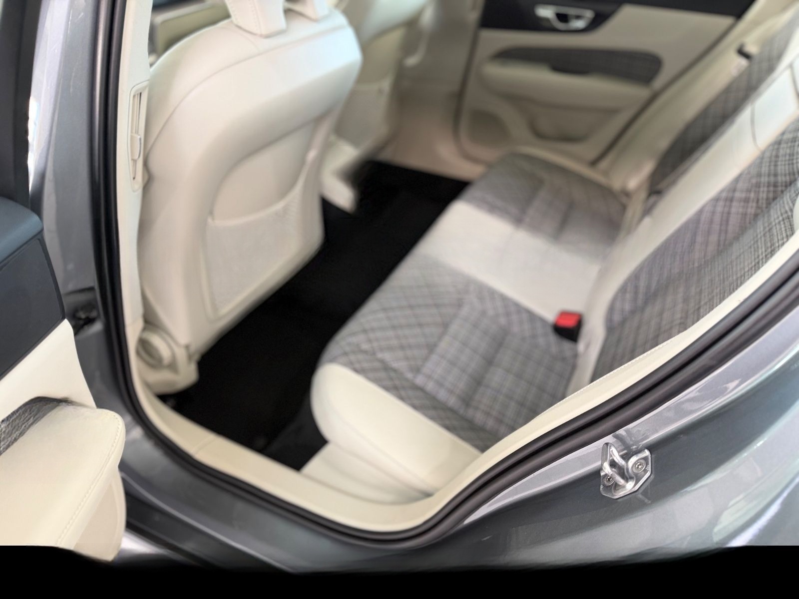 Volvo V60 T4 Geartronic Momentum Pro Navi*SHZ*RFK foto 13