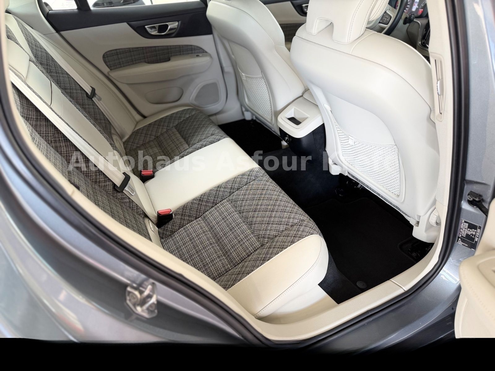 Volvo V60 T4 Geartronic Momentum Pro Navi*SHZ*RFK foto 14