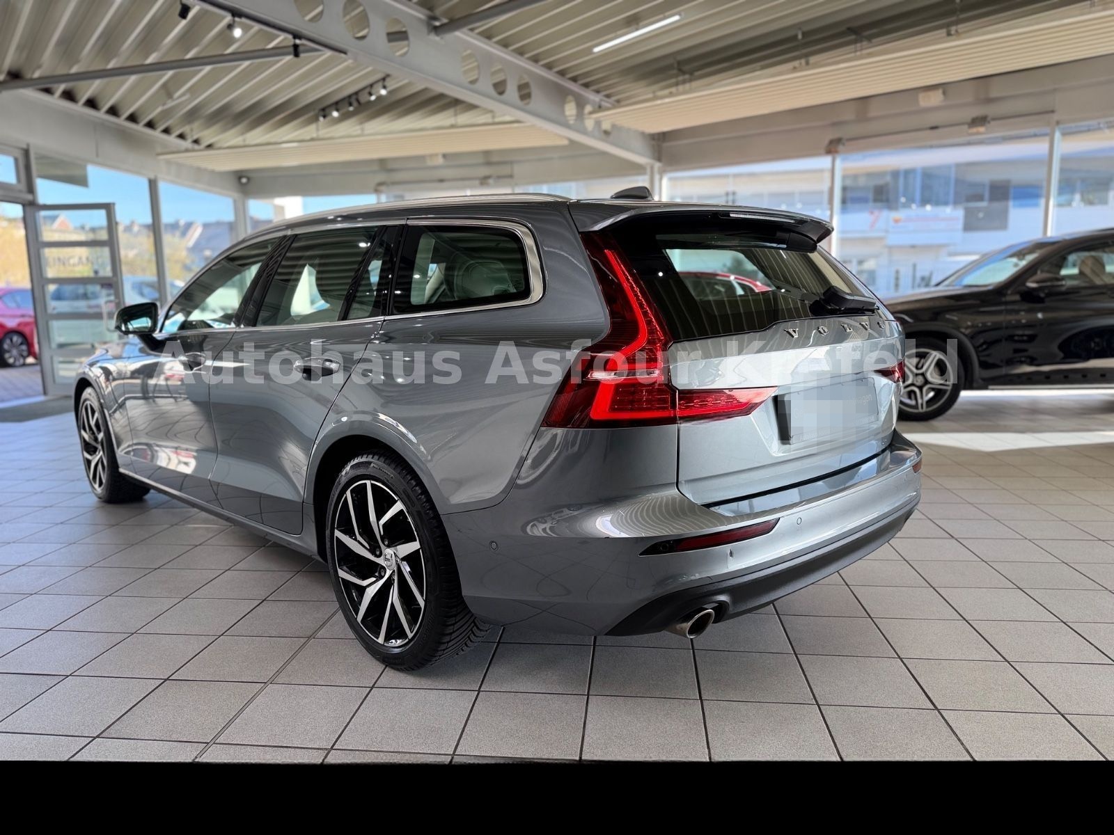 Volvo V60 T4 Geartronic Momentum Pro Navi*SHZ*RFK foto 4