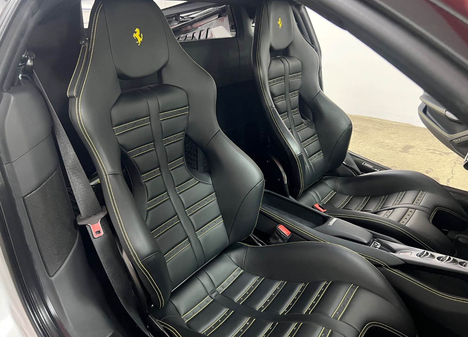 Ferrari F8 Tributo Coupé DCT *Carbon*Lift*JBL*Garantie* foto 10