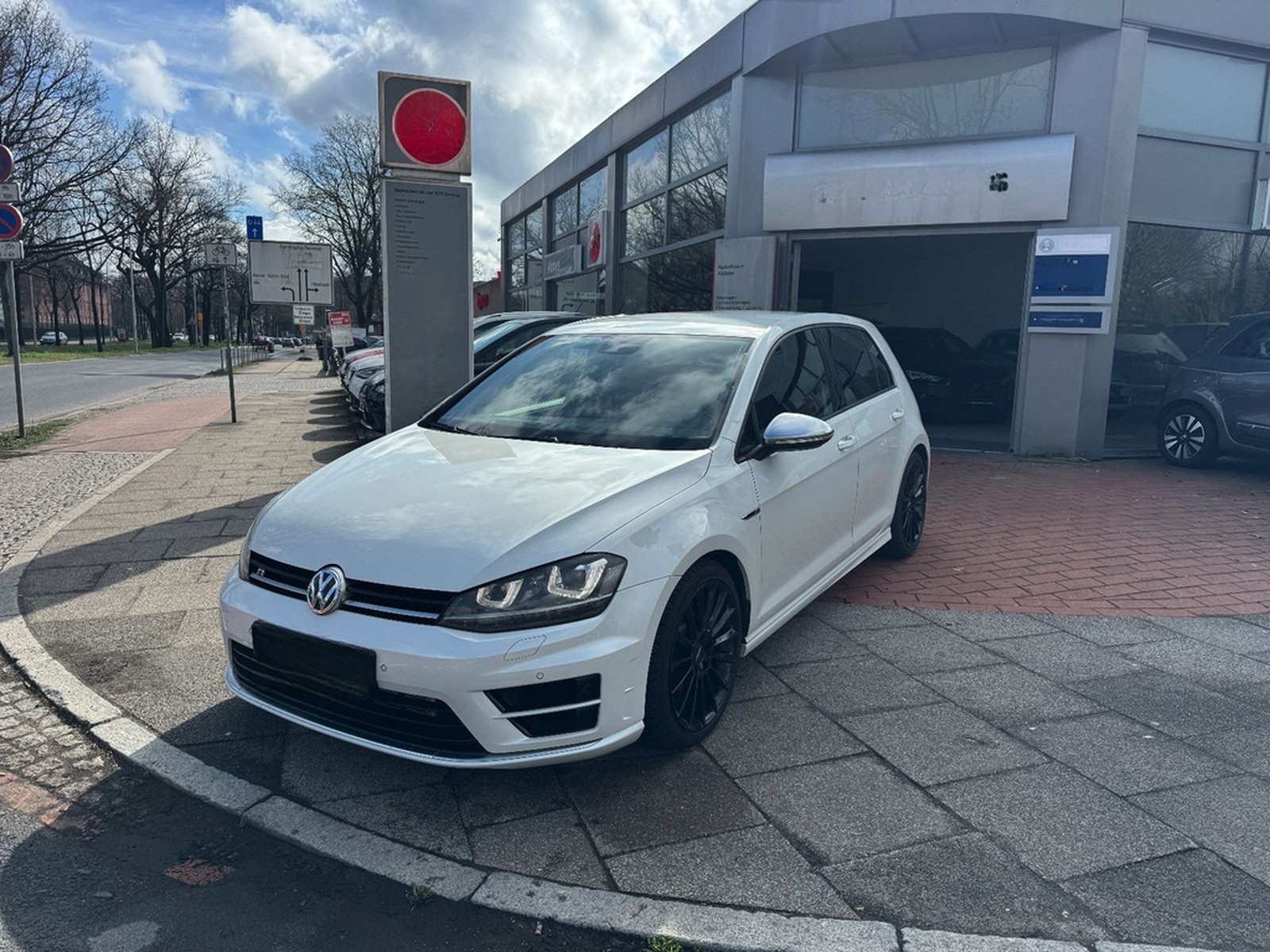 Volkswagen Golf VII Lim. R BMT 4Motion foto 2