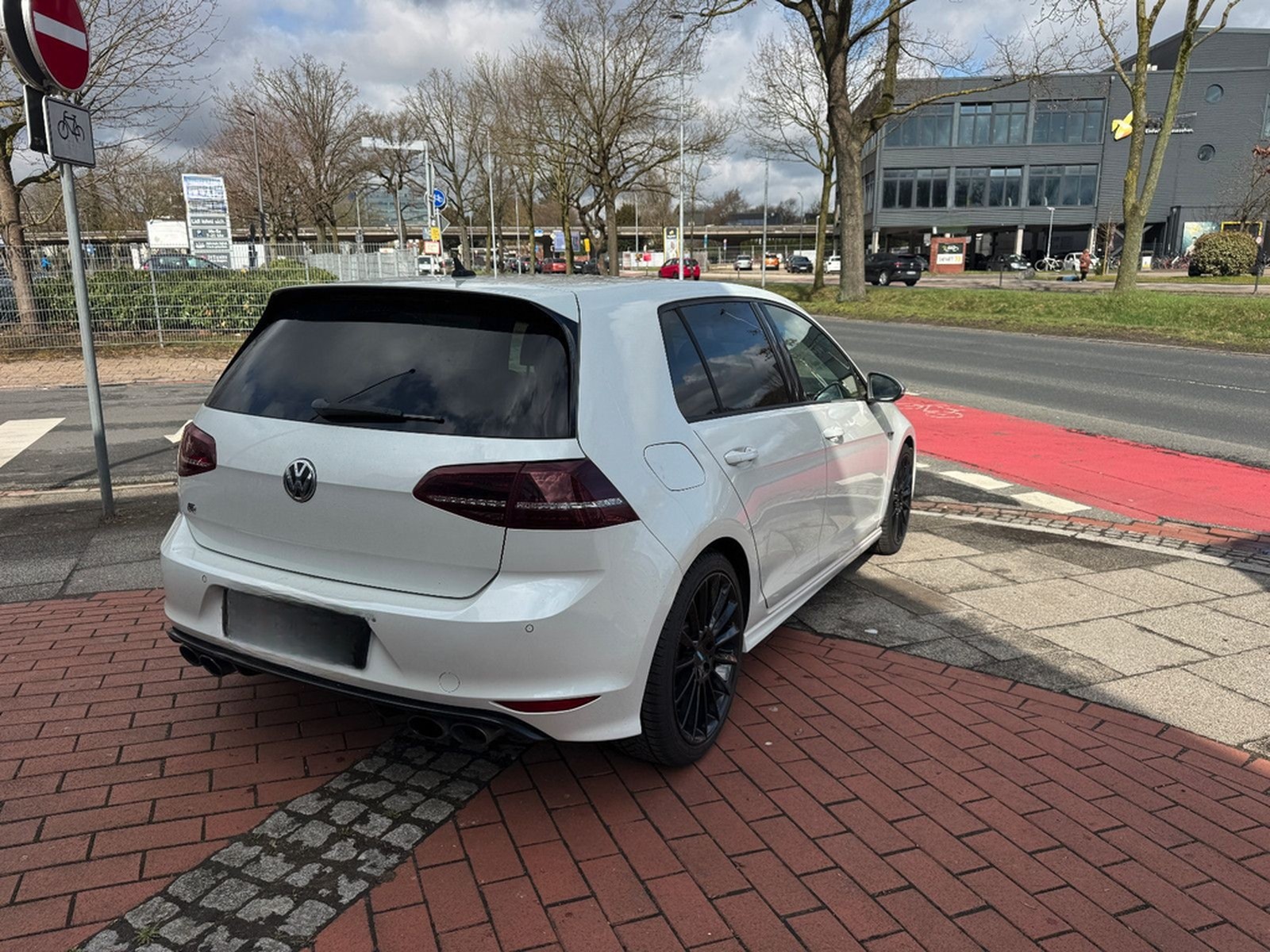 Volkswagen Golf VII Lim. R BMT 4Motion foto 16