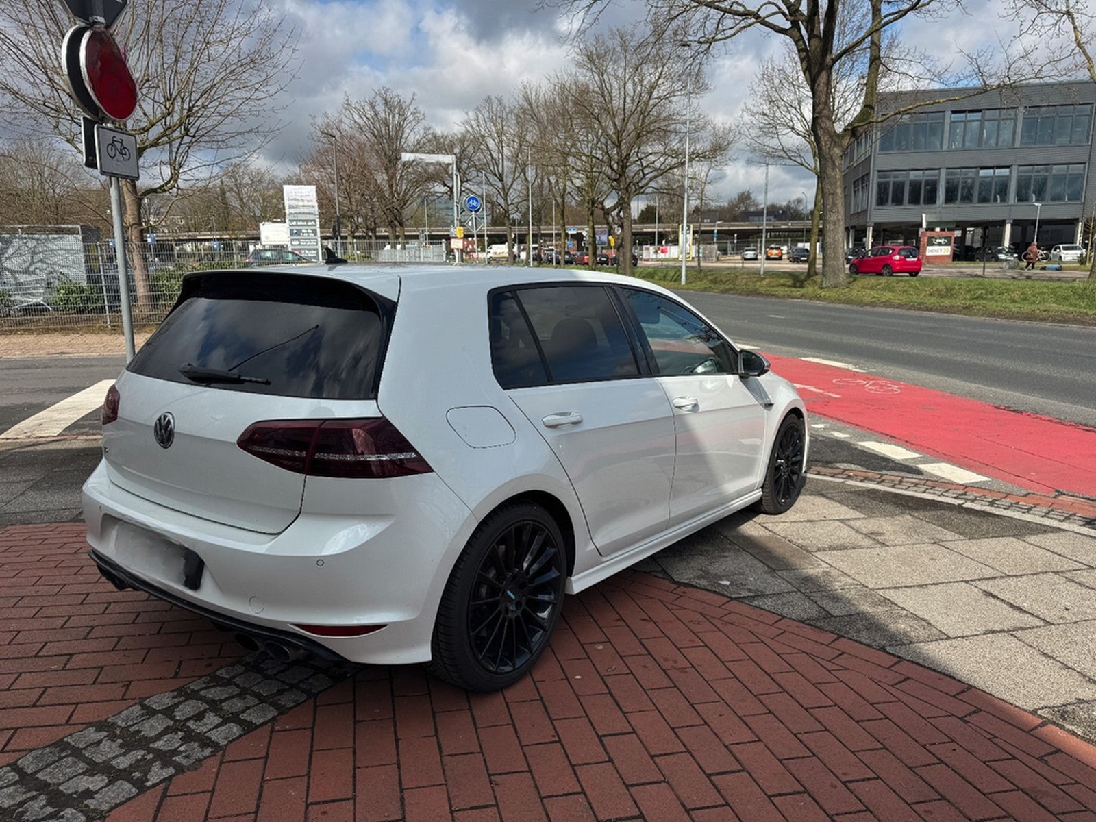 Volkswagen Golf VII Lim. R BMT 4Motion foto 18