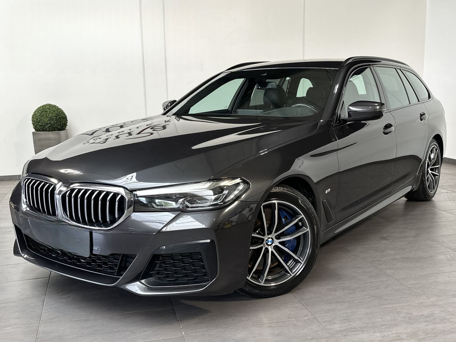 BMW 540i Touring xDrive M-Sport NAV+LED+HEAD-UP+KAM foto 2
