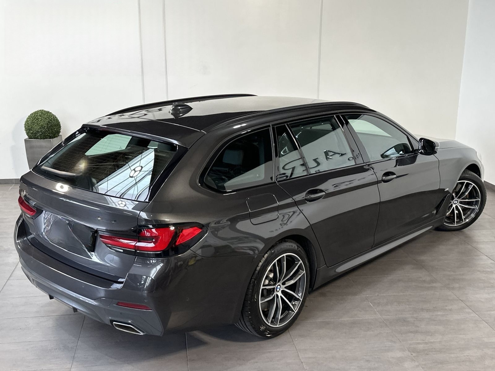 BMW 540i Touring xDrive M-Sport NAV+LED+HEAD-UP+KAM foto 5