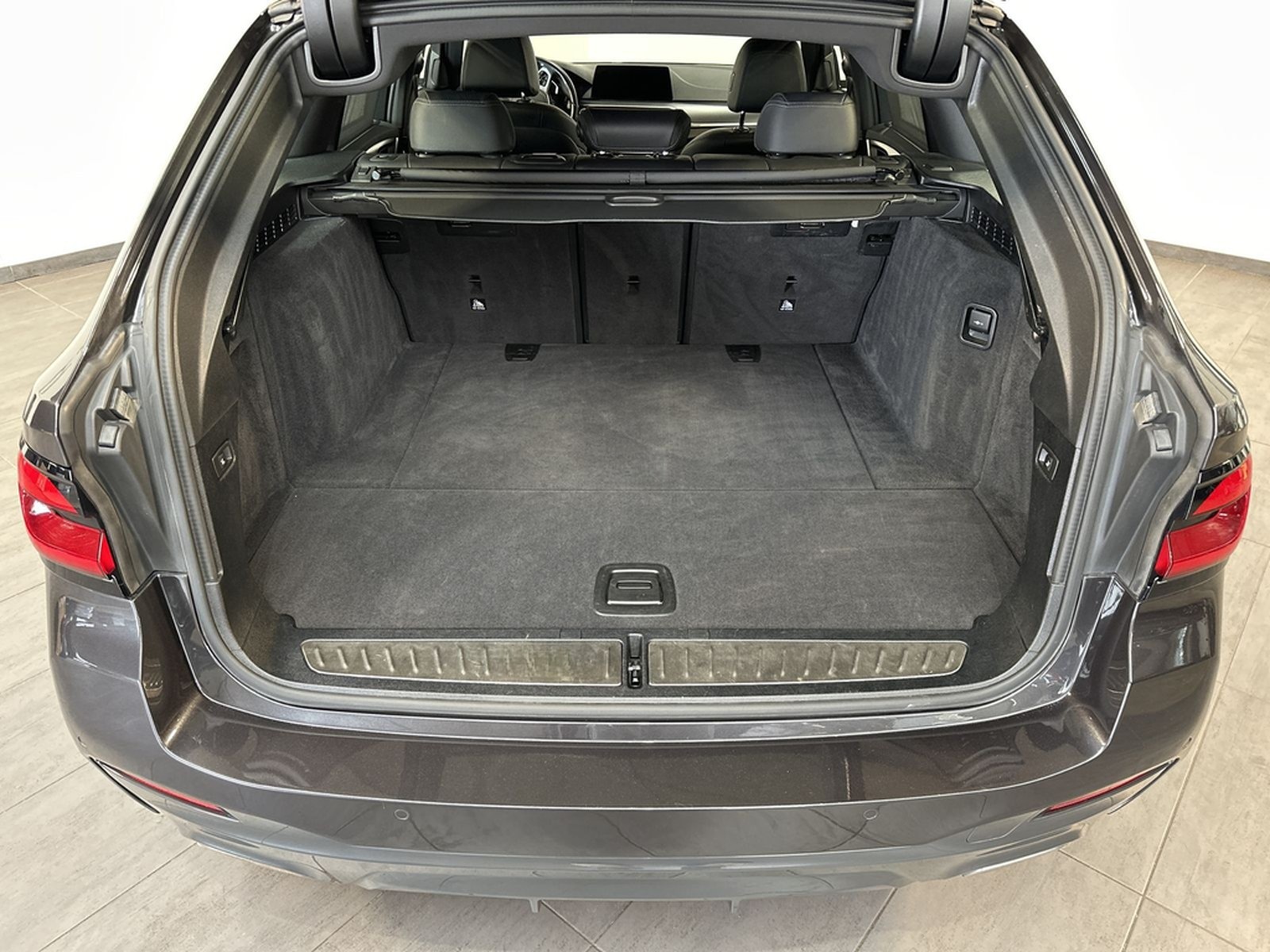 BMW 540i Touring xDrive M-Sport NAV+LED+HEAD-UP+KAM foto 6
