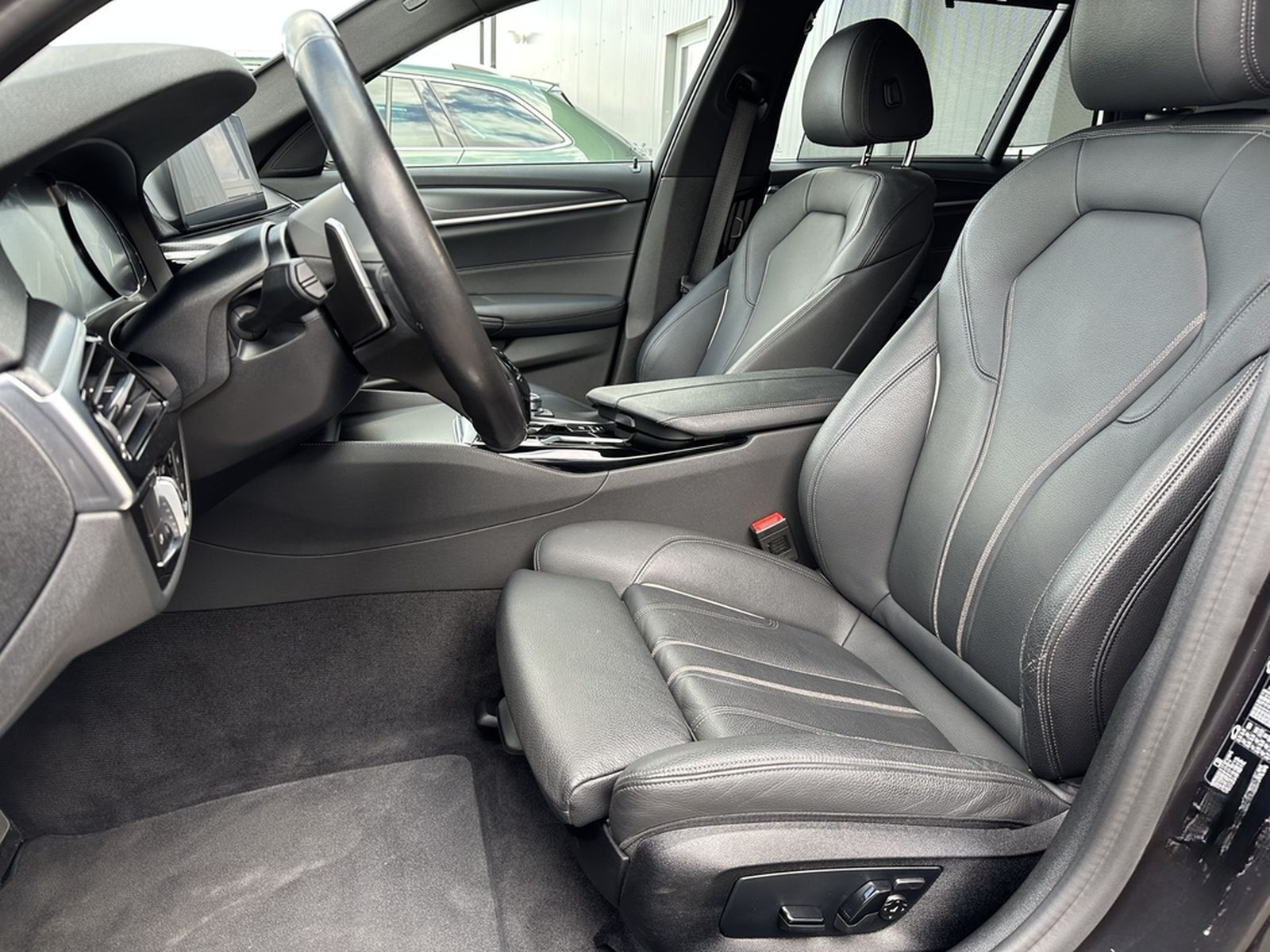 BMW 540i Touring xDrive M-Sport NAV+LED+HEAD-UP+KAM foto 9