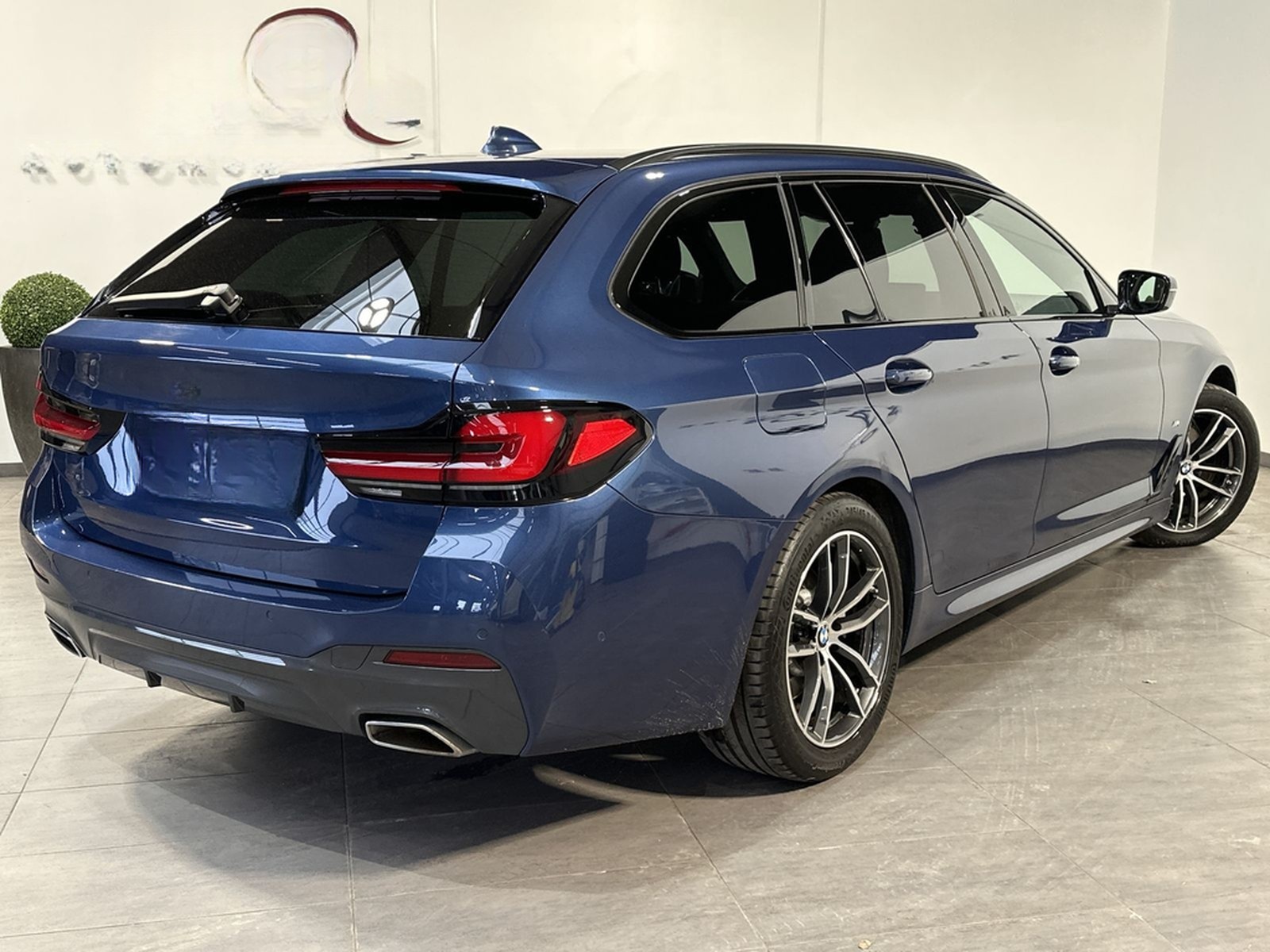 BMW 520d Touring xDrive M-Sport NAV+LASER+AHK+HEADUP foto 4