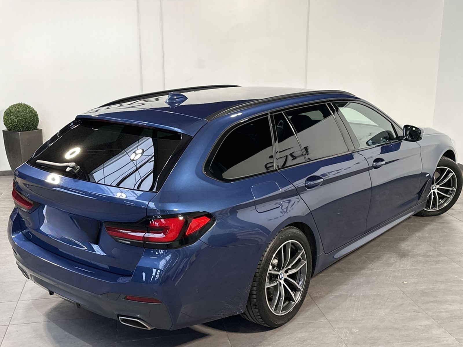 BMW 520d Touring xDrive M-Sport NAV+LASER+AHK+HEADUP foto 5