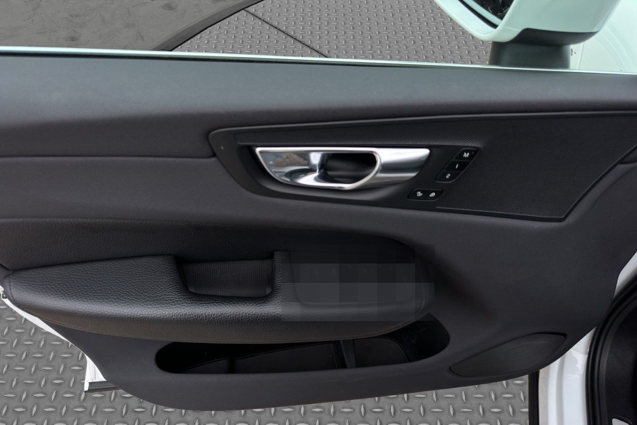 Volvo XC60 B4 Momentum Pro/Leder/Navi/LED/AHK/Kam/BLIS foto 12