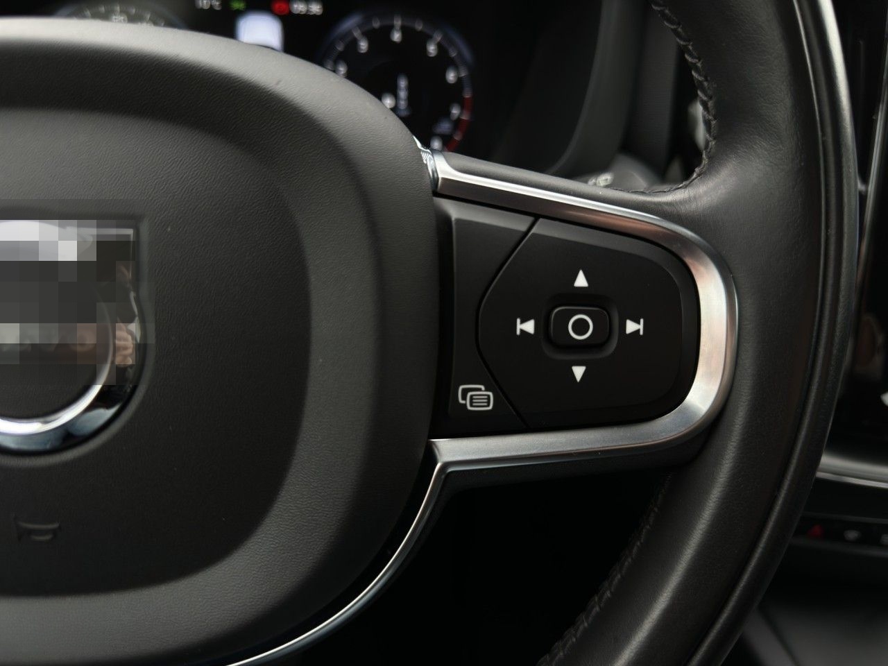 Volvo XC60 B4 Momentum Pro/Leder/Navi/LED/AHK/Kam/BLIS foto 22