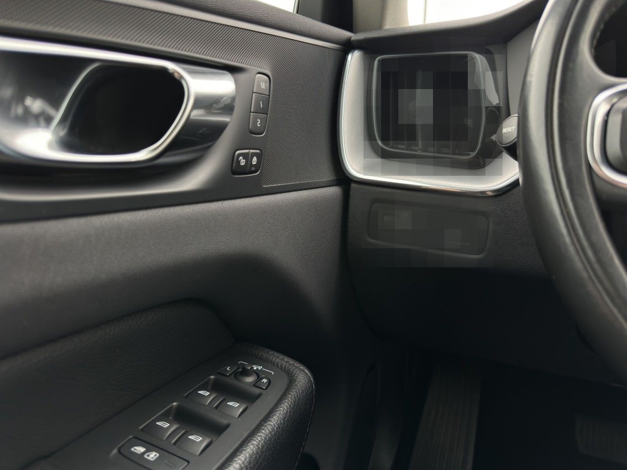 Volvo XC60 B4 Momentum Pro/Leder/Navi/LED/AHK/Kam/BLIS foto 23