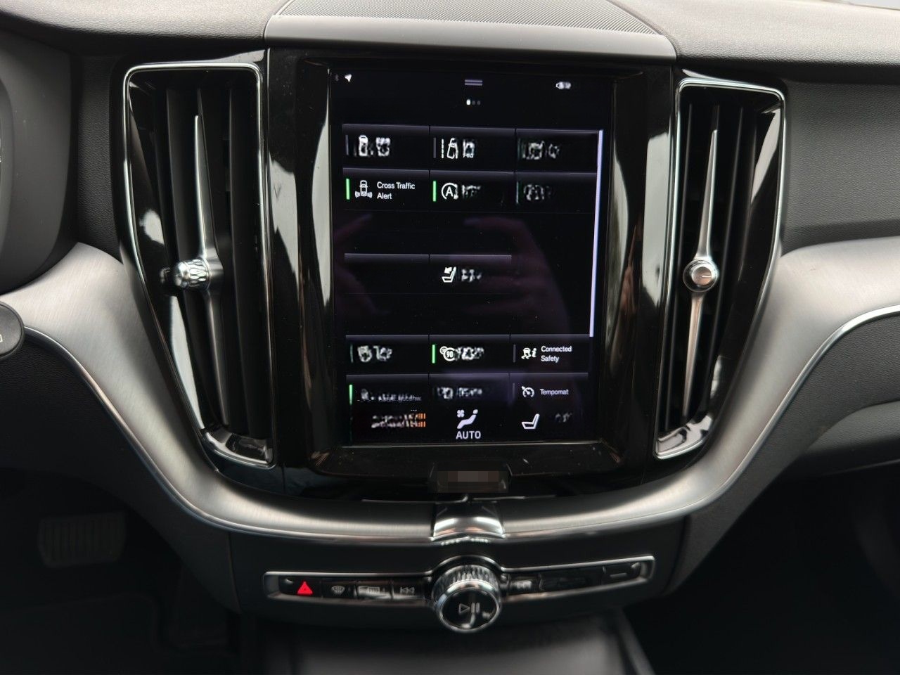 Volvo XC60 B4 Momentum Pro/Leder/Navi/LED/AHK/Kam/BLIS foto 9