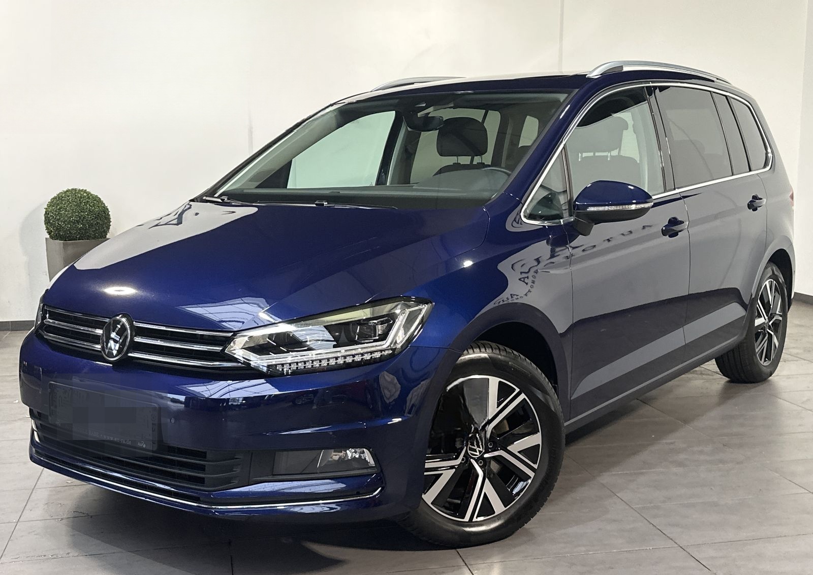 Volkswagen Touran 1.5 TSI DSG HL 7-Sitzer NAV+LED+KAM+PANO  foto 2