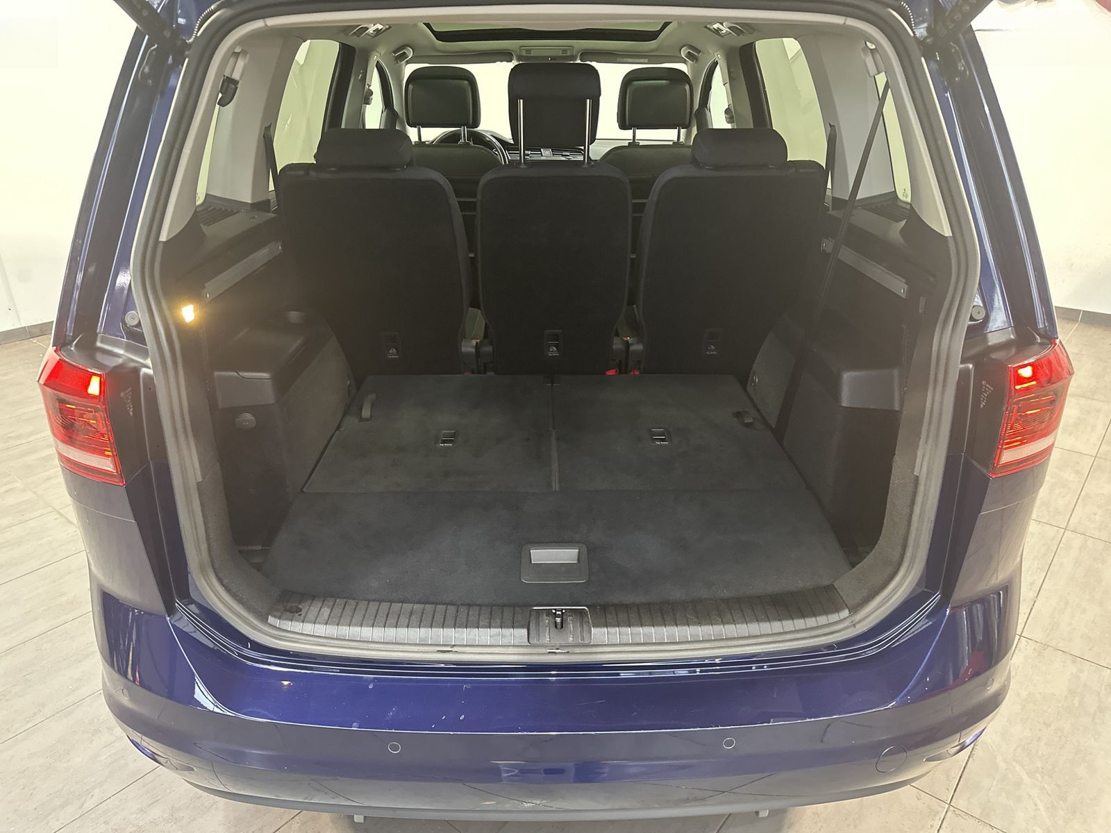 Volkswagen Touran 1.5 TSI DSG HL 7-Sitzer NAV+LED+KAM+PANO  foto 6