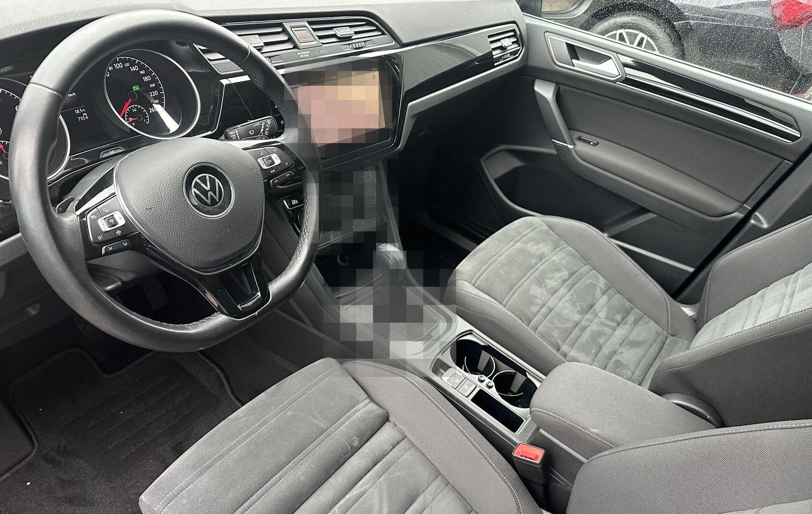 Volkswagen Touran 1.5 TSI DSG HL 7-Sitzer NAV+LED+KAM+PANO  foto 8