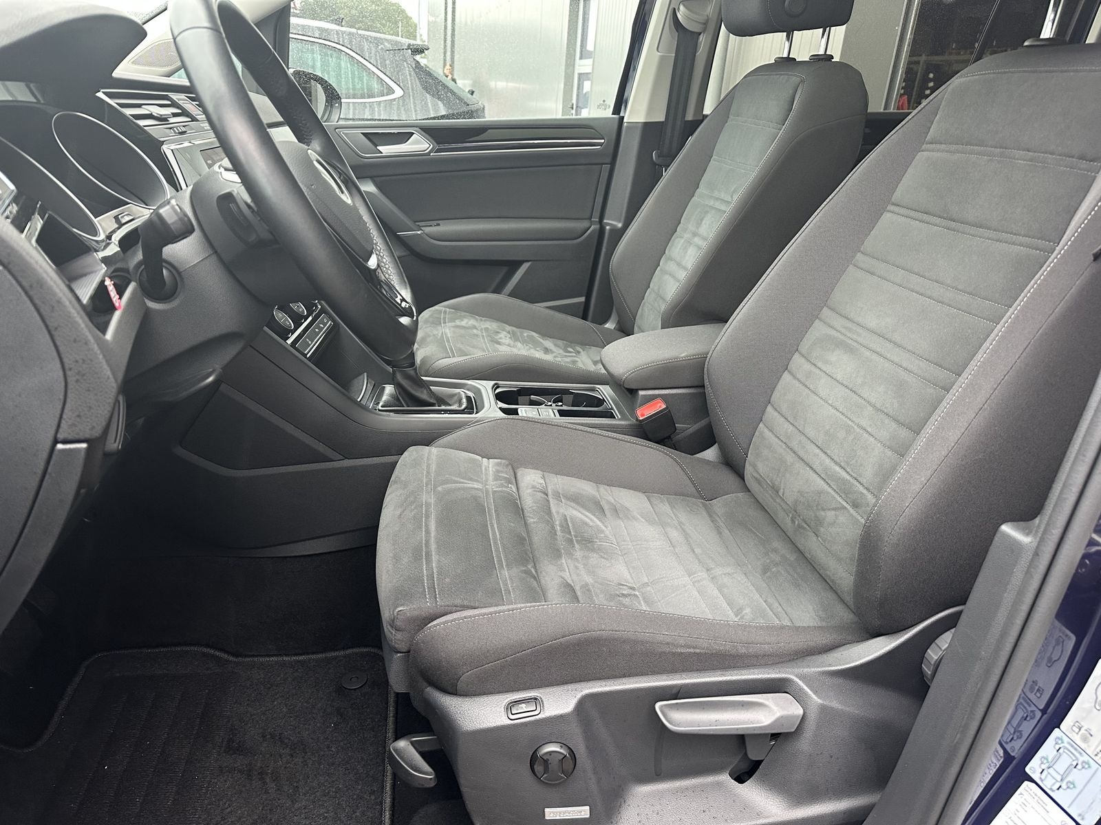 Volkswagen Touran 1.5 TSI DSG HL 7-Sitzer NAV+LED+KAM+PANO  foto 9