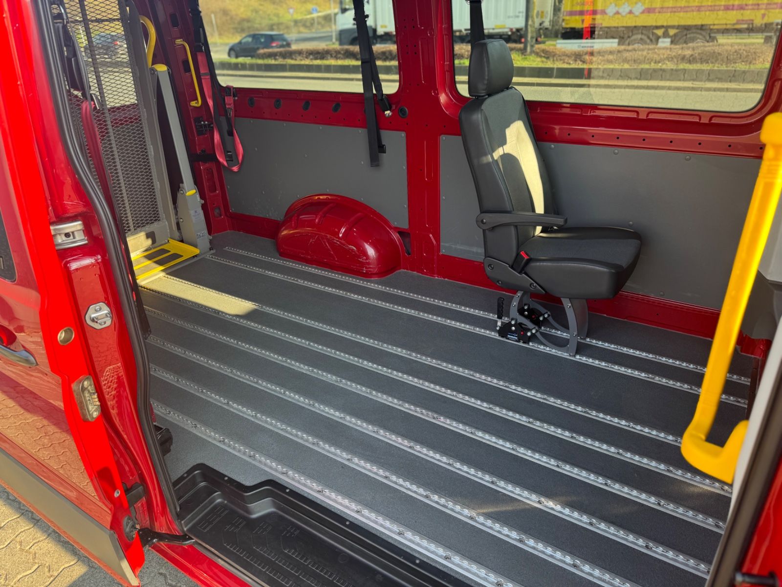 Volkswagen Crafter 35 Mittellang Hochdach AMF Rollstuhllift foto 12