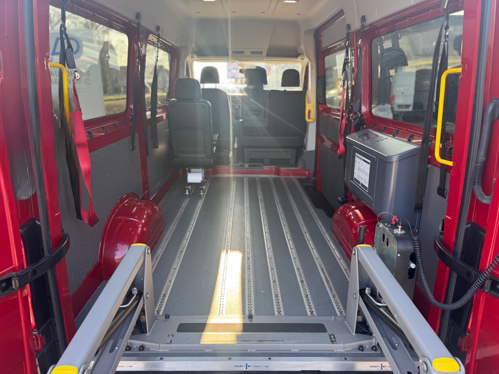 Volkswagen Crafter 35 Mittellang Hochdach AMF Rollstuhllift foto 13