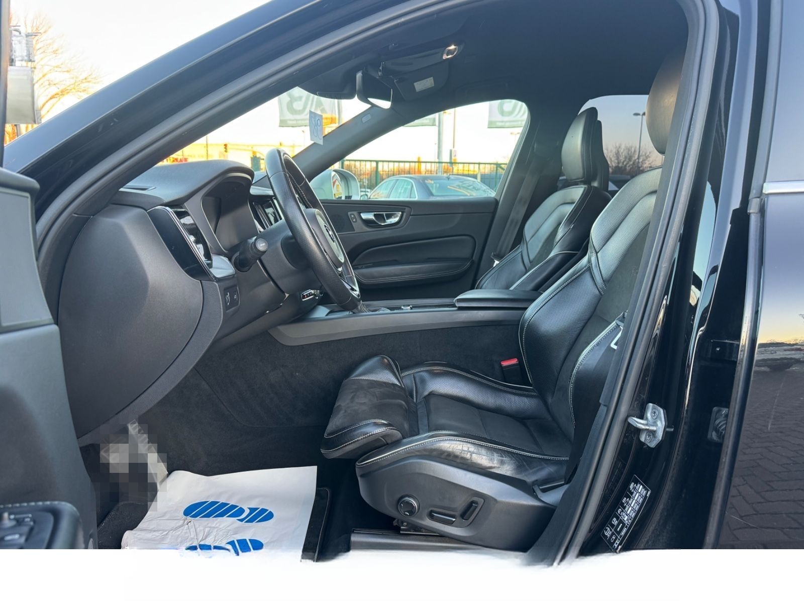 Volvo XC 60 R Design AWD*LED*8-fach bereift* foto 14