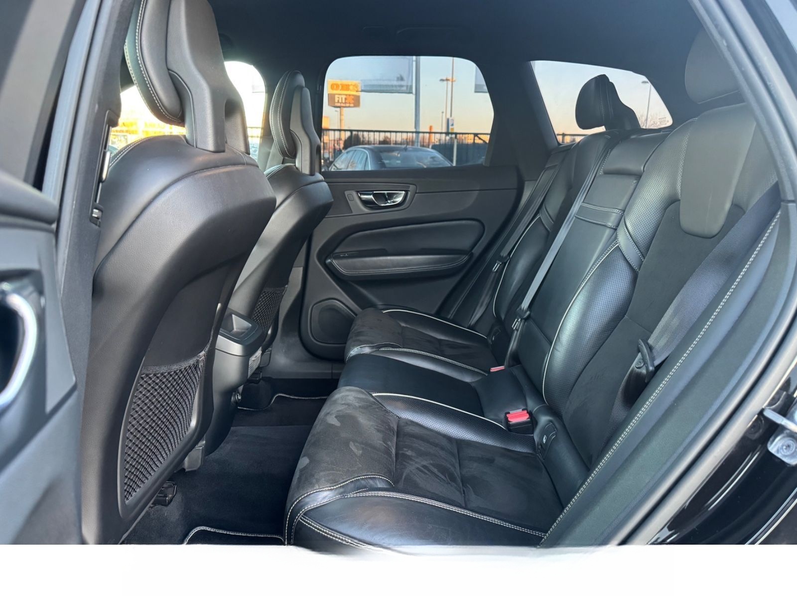 Volvo XC 60 R Design AWD*LED*8-fach bereift* foto 15