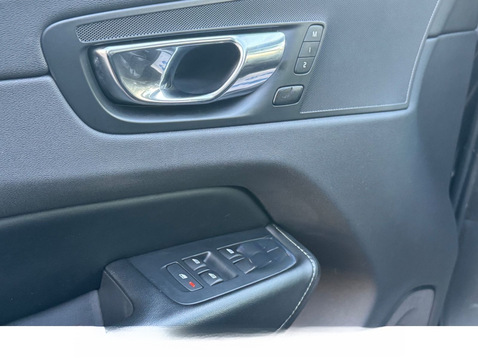 Volvo XC 60 R Design AWD*LED*8-fach bereift* foto 17