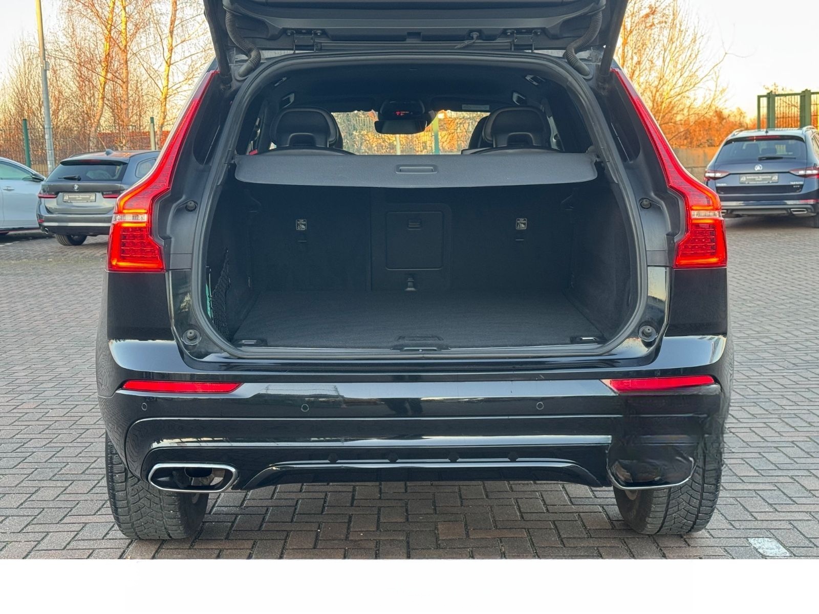 Volvo XC 60 R Design AWD*LED*8-fach bereift* foto 9