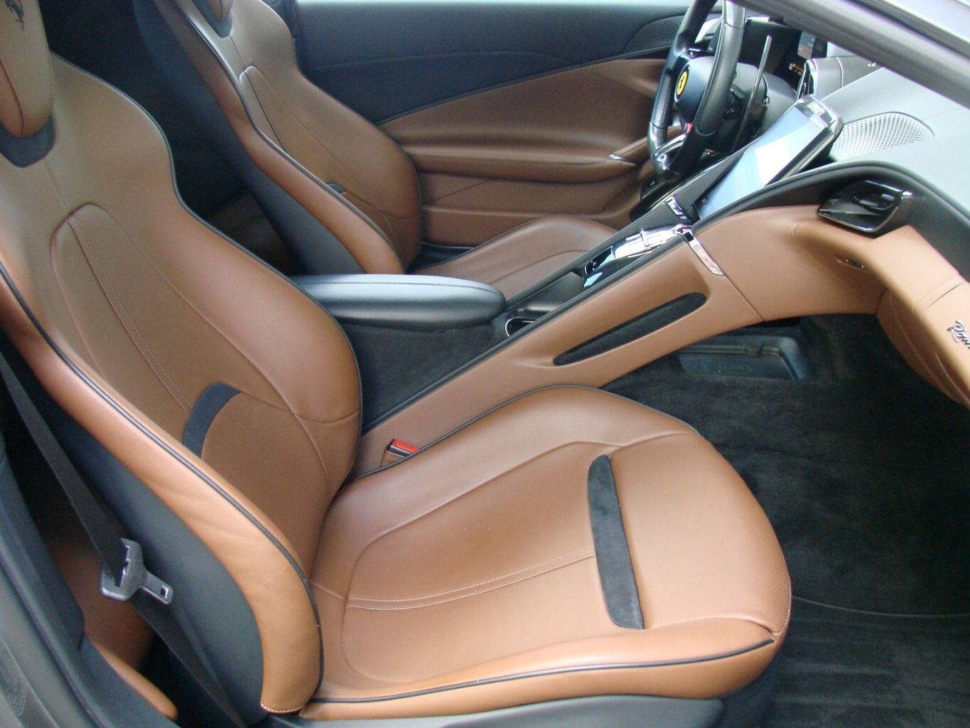 Ferrari Roma V8 Grigio Silverstone Carbon MagneRide LED  foto 15