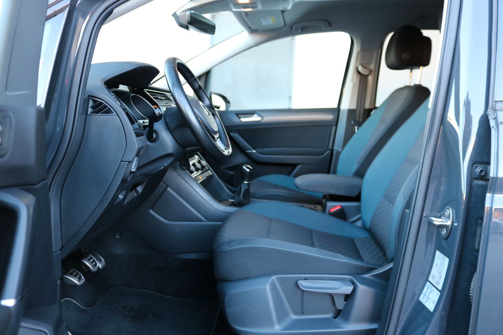 Volkswagen Touran 1.6D IQ.DRIVE*7-Sitzer*Parklenkassistent* foto 3