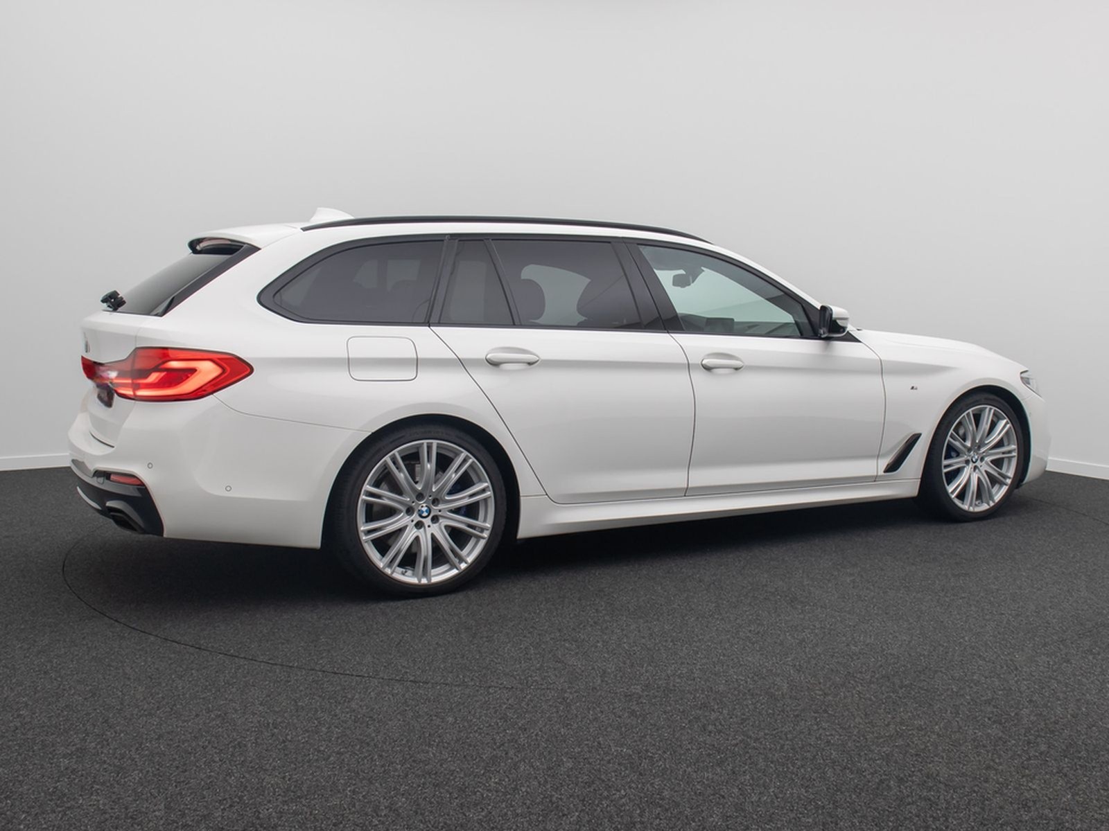 BMW 530d M Sport 360°Komfort Panorama HUD DAB 20Zoll foto 6