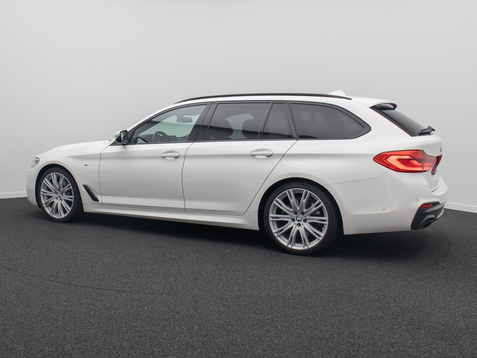 BMW 530d M Sport 360°Komfort Panorama HUD DAB 20Zoll foto 10