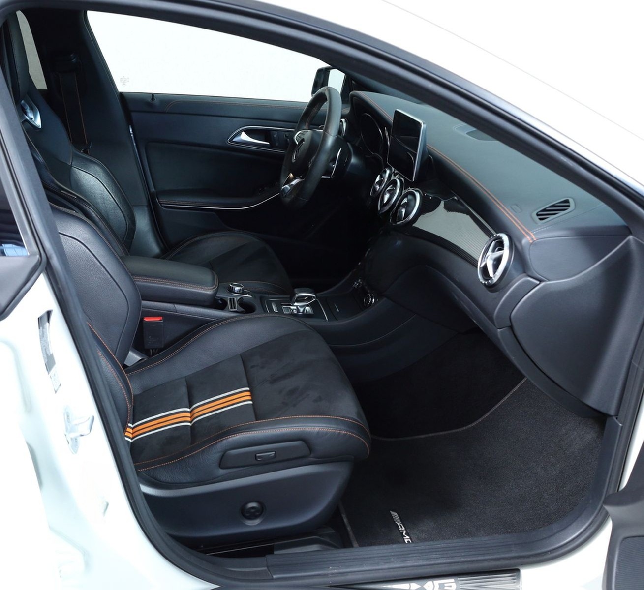 Mercedes-Benz CLA 45 AMG Shooting Brake CLA 45 AMG 4Matic Oran foto 19