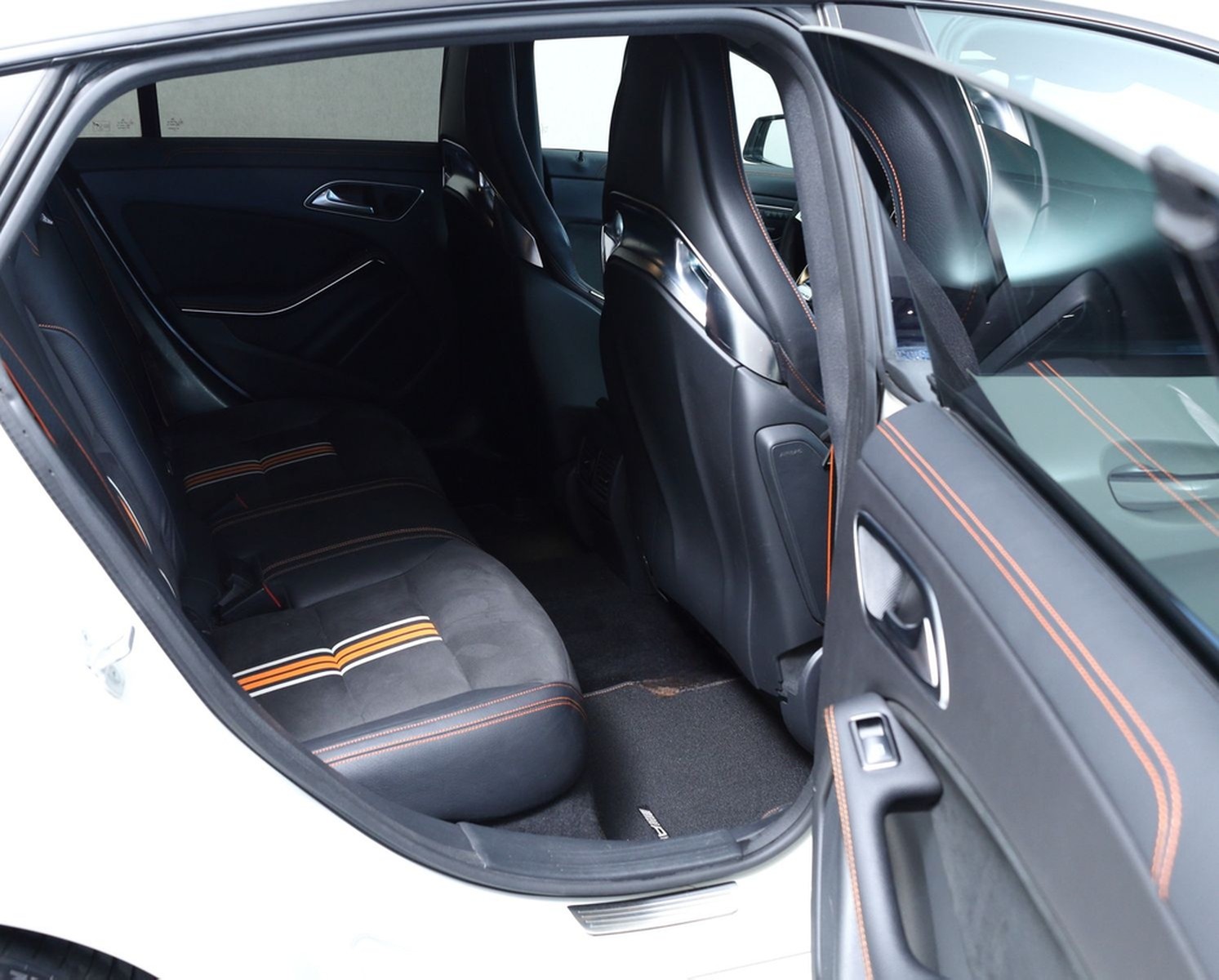 Mercedes-Benz CLA 45 AMG Shooting Brake CLA 45 AMG 4Matic Oran foto 21