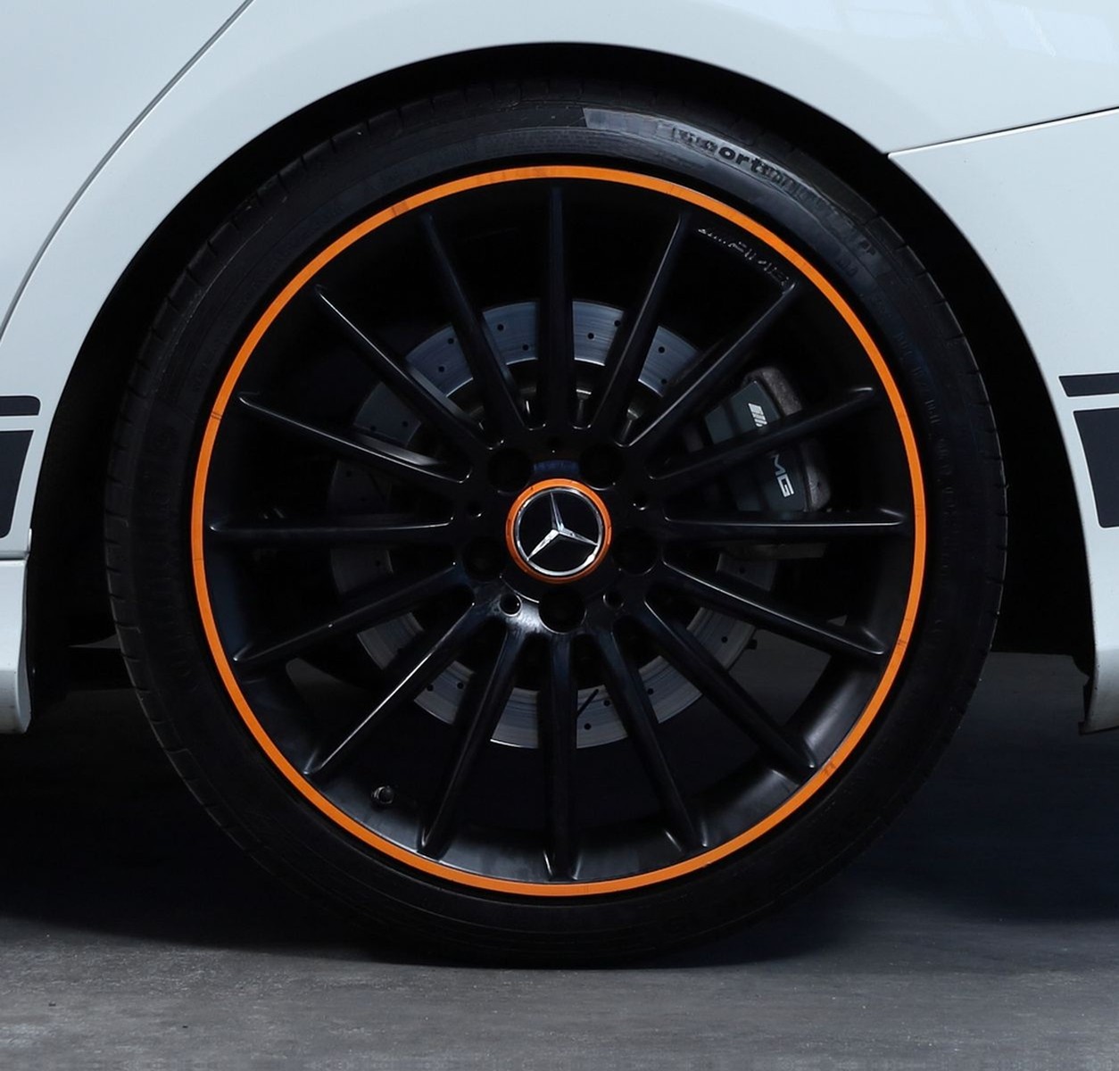 Mercedes-Benz CLA 45 AMG Shooting Brake CLA 45 AMG 4Matic Oran foto 28